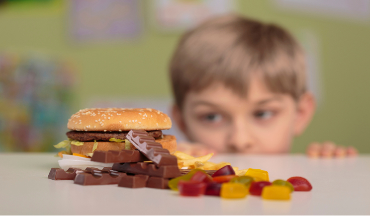 L'Oms contro la pubblicità di cibo spazzatura rivolta ai bambini