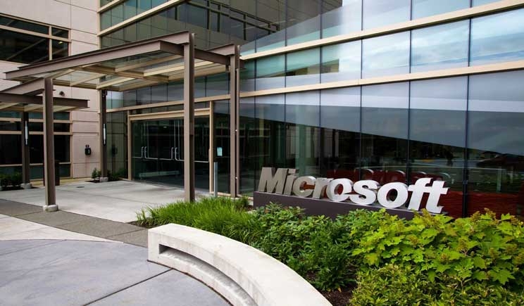 Microsoft: Windows in calo, avanzano Lumia e servizi Cloud