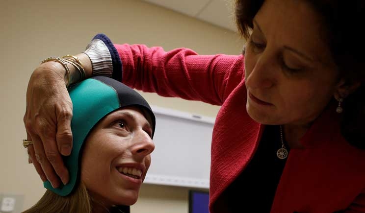 Chemioterapia: testato con successo il casco che salva i capelli