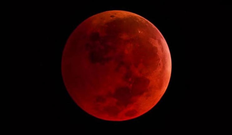 Domenica in arrivo eclissi di Luna, Superluna e Luna di Sangue