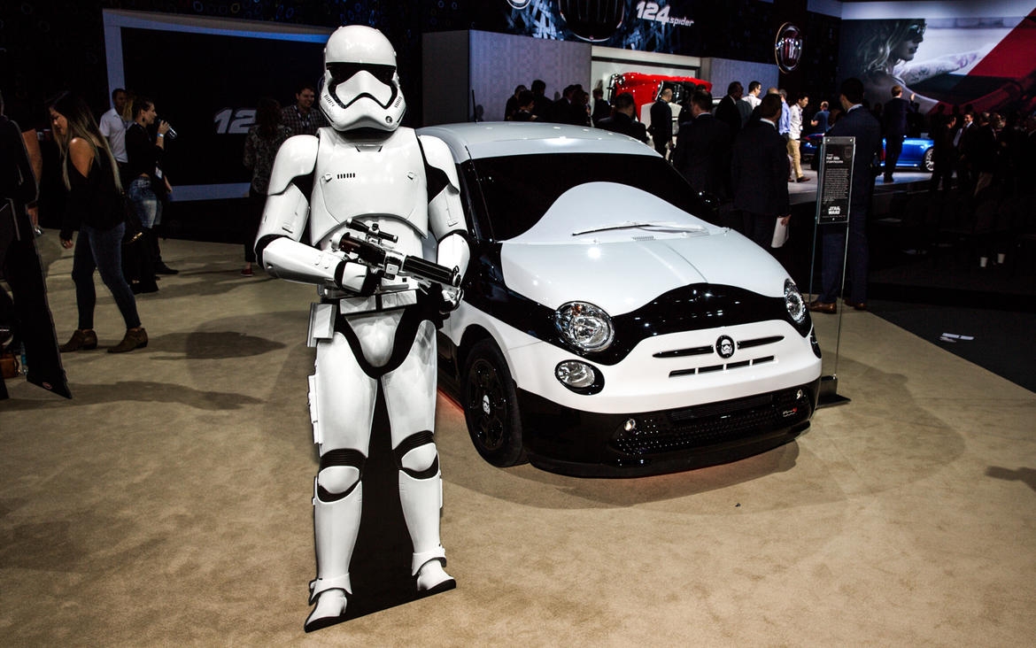 Fiat 500 Stormtrooper: Lapo Elkann incontra Star Wars