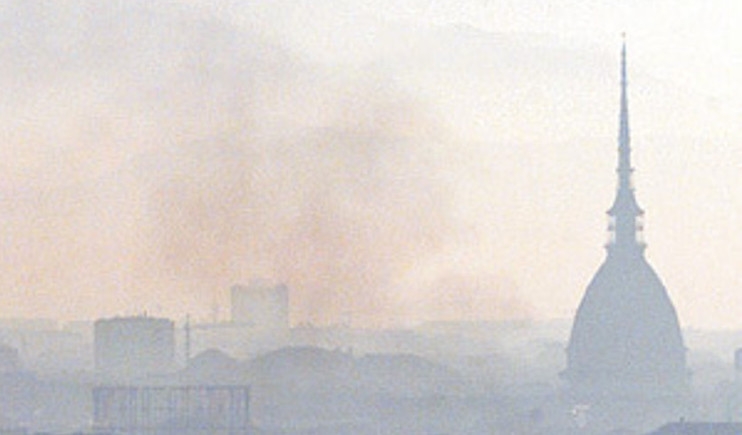 Allerta smog: mezzi pubblici gratis a Torino e Milano