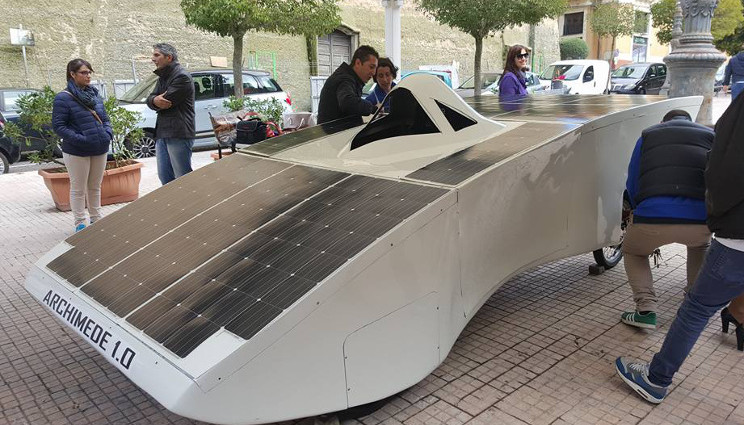 Archimede: nasce in Sicilia la prima auto ad energia solare