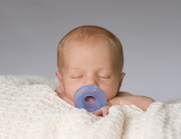 Il ciuccio puÃ² essere dato ai neonati? Quali rischi e vantaggi