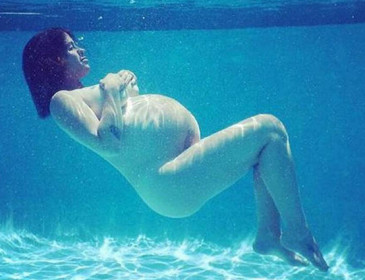 Alanis Morissette nuda e incinta su Instagram