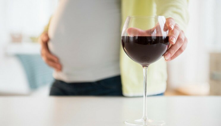 Alcol in gravidanza: metÃ&nbsp; delle donne beve regolarmente