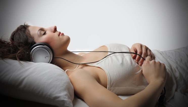 Ascoltare un suono dolce durante il sonno migliora la memoria