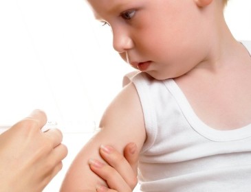 Obbligo vaccinale, oltre 800 mila bambini non in regola